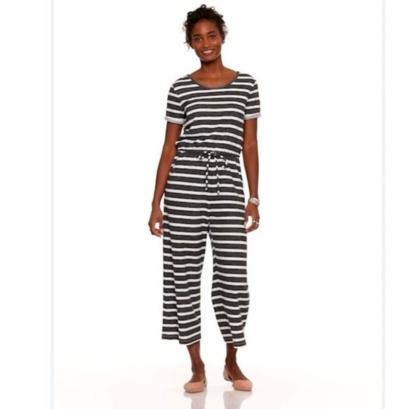 Old Navy Wide Leg Boucle’ Jersey Black/White Striped Jumpsuit Size S - Picture 1 of 13